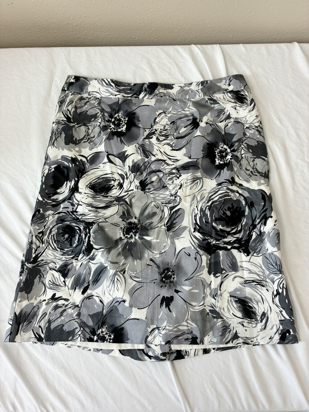 NWT! Van Heusen Studio Floral Lined print skirt size 8
